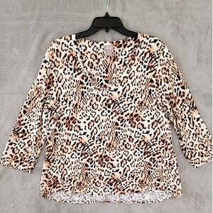 Chicos Animal Print Top 3/4 Sleeve VNeck Tagless Lightweight Sz 2 / Lg Soft Knit